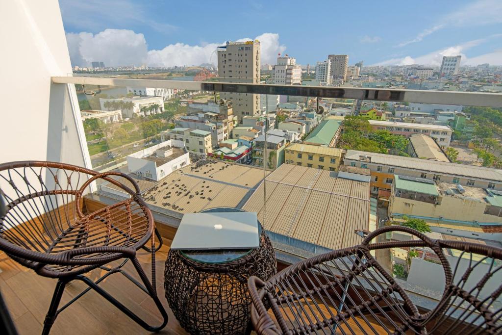 Двухместный (Twin Room with Partial City View and River View), Gold Plaza Hotel Da Nang