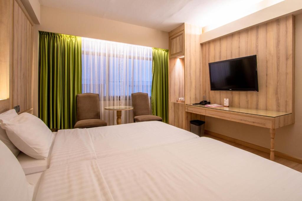 Двухместный (Двухместный номер «Премиум» с 1 кроватью или 2 отдельными кроватями) отеля Residence Rajtaevee, Бангкок