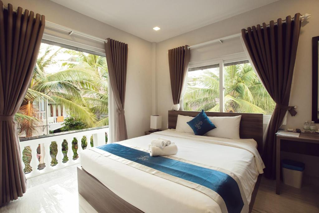 Двухместный (Улучшенный двухместный номер с 1 кроватью или 2 отдельными кроватями и видом на сад) отеля La Paloma Villa, Нячанг