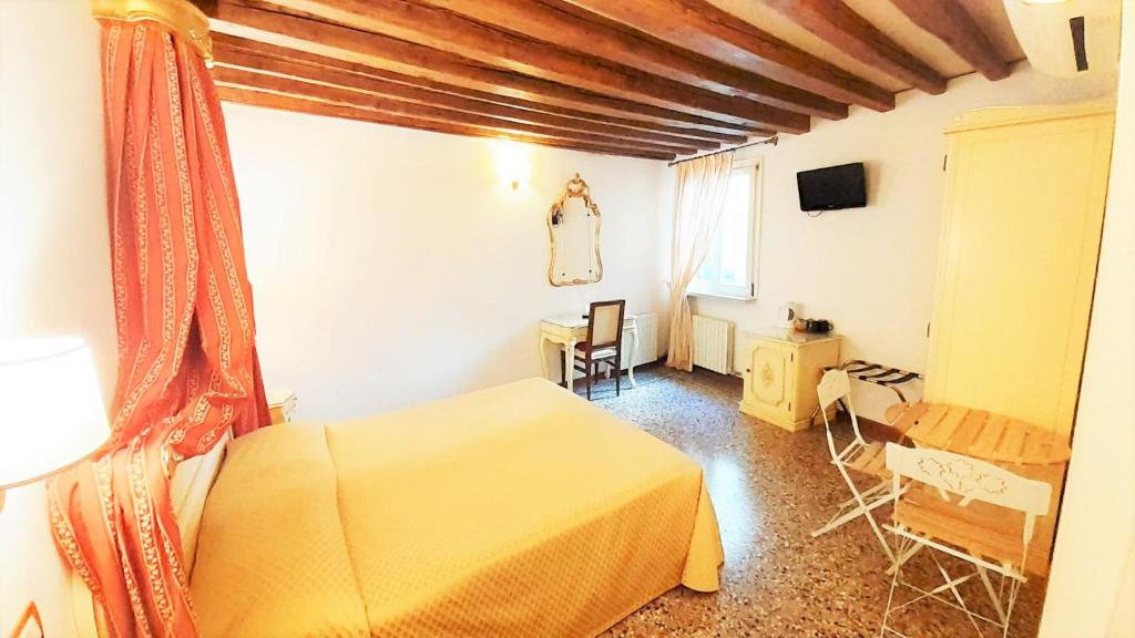 Двухместный (Классический двухместный номер с 1 кроватью) гостевого дома Locanda Barbarigo, Венеция