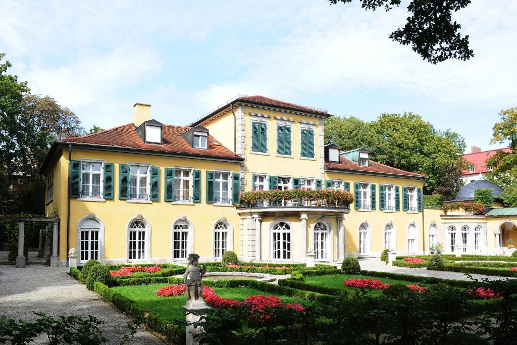 Одноместный (Single Room - Castle Surenes) отеля Gästehaus der Katholischen Akademie in Bayern, Мюнхен