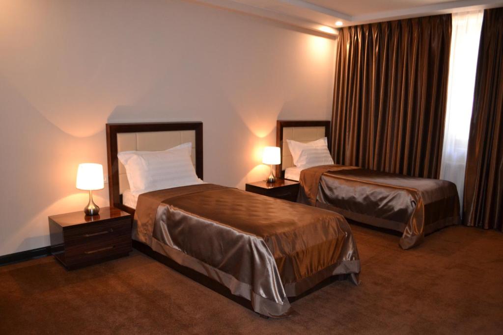 Двухместный (Стандартный двухместный номер с 2 отдельными кроватями и общей ванной комнатой) отеля Pamir Palace, Хорог