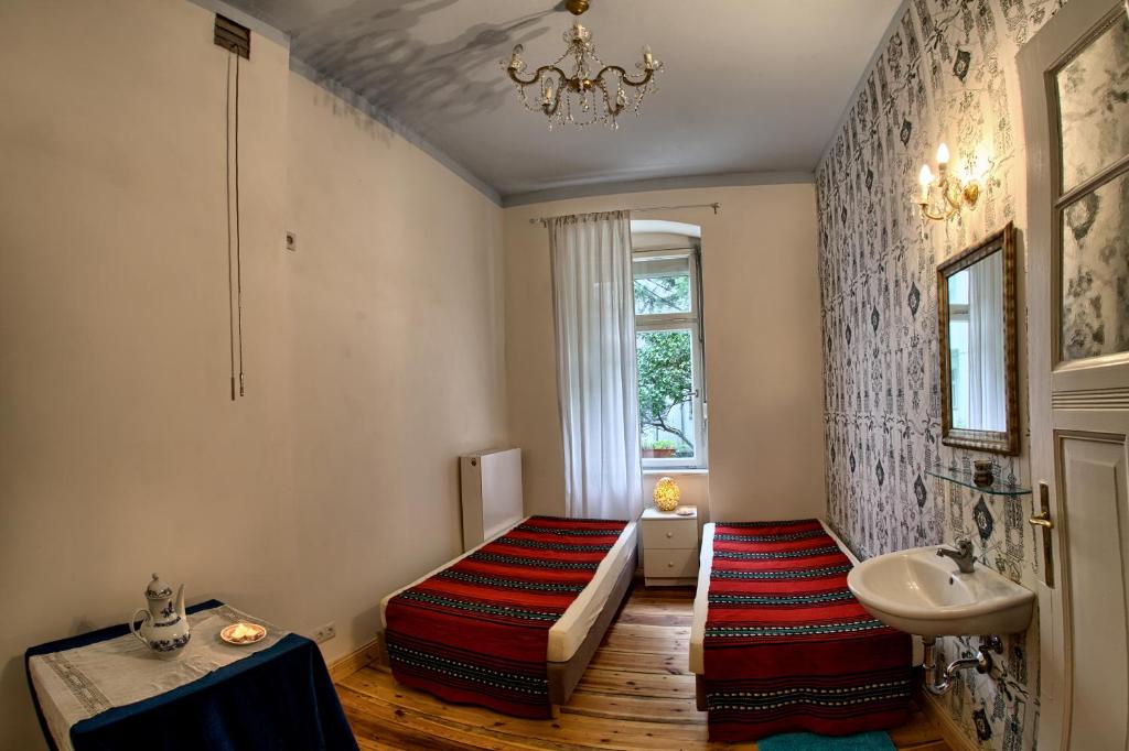 Двухместный (Двухместный номер с 2 отдельными кроватями и общей ванной комнатой) гостевого дома Pension Friedrich-Wilhelm, Берлин