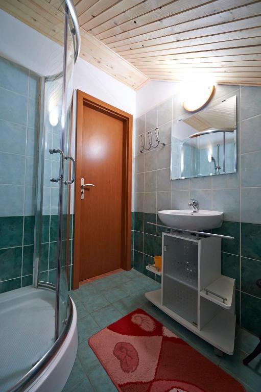 Апартаменты (Апартаменты (для 4 взрослых и 1 ребенка)), Family Apartments with bathroom