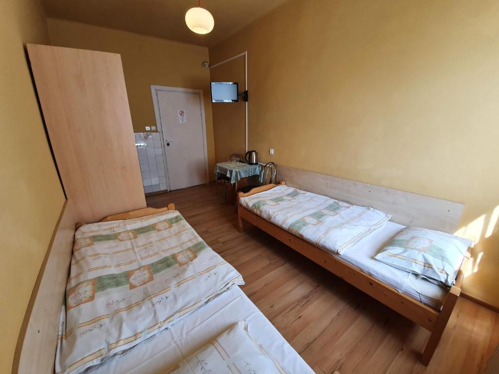 Двухместный (Бюджетный двухместный номер с 2 отдельными кроватями) курортного отеля Dom Turysty PTTK w Bielsku - Białej, Бельско-Бяла