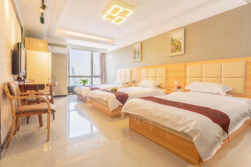 Трехместный (Стандартный трехместный номер) апартамента Sunny Private Apartment Hotel Of Grand Continental, Гуанчжоу