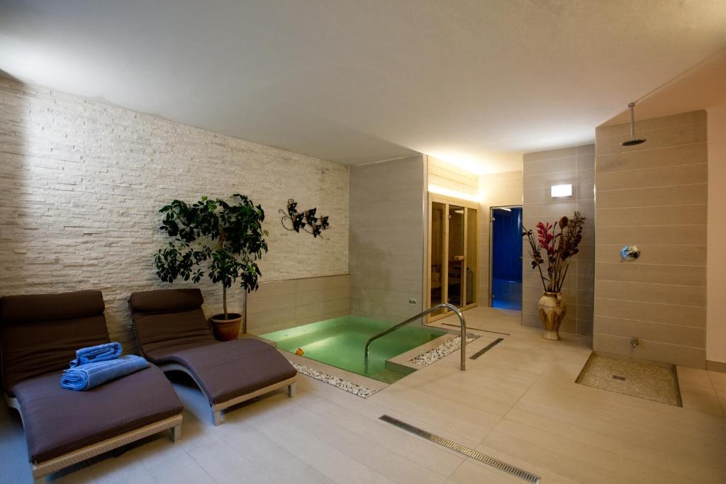 Двухместный (Двухместный номер с 1 кроватью или 2 отдельными кроватями и возможностью посещения спа-салона) отеля Hotel Villa Del Mare, Римини