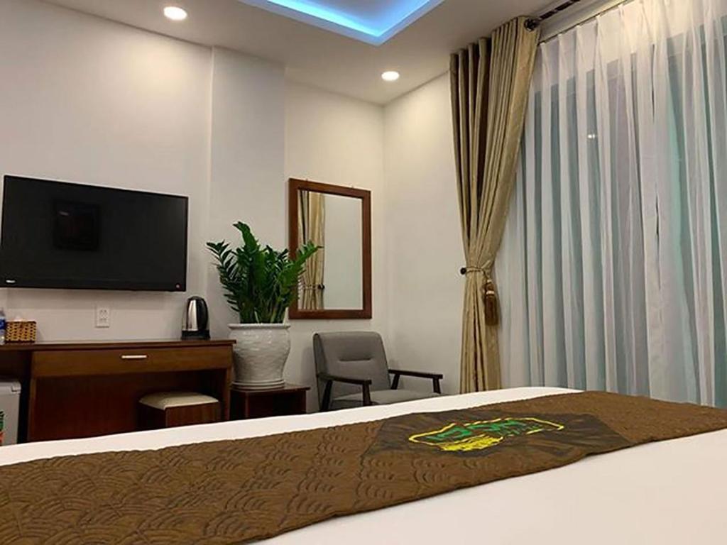 Двухместный (Номер Делюкс с кроватью размера «king-size») отеля HODI Hotel, Дананг