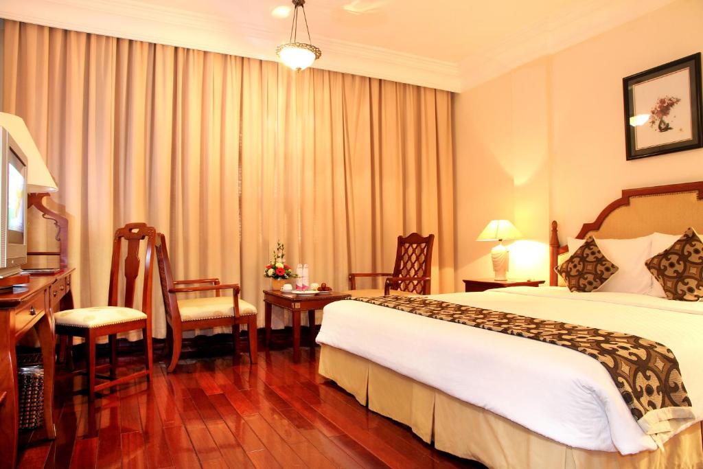 Двухместный (Двухместный номер Делюкс в колониальном стиле с 1 кроватью или 2 отдельными кроватями) отеля Saigon Morin Hotel, Хюэ