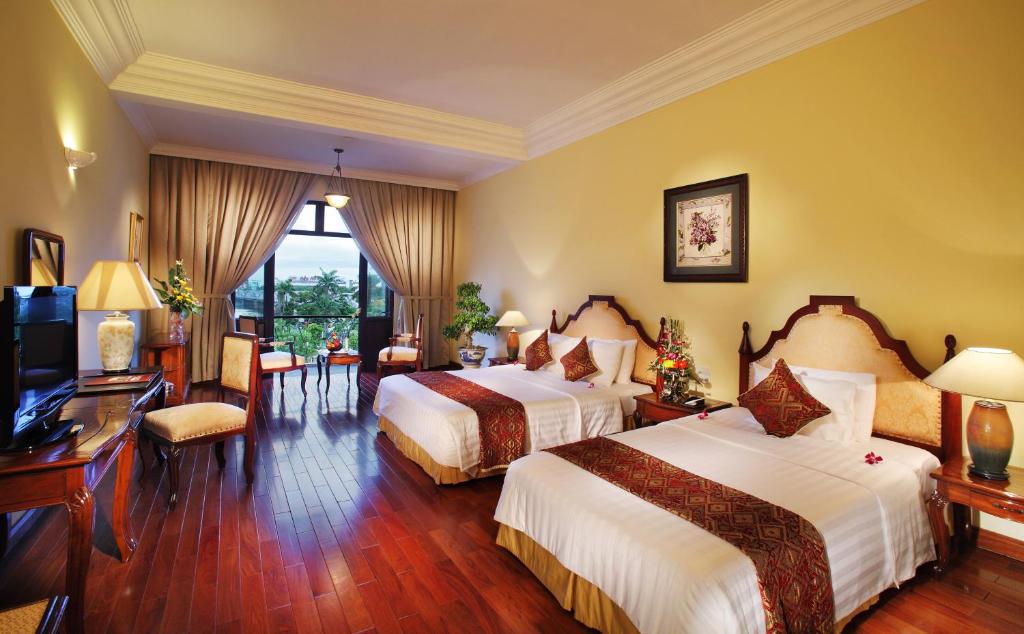Двухместный (Двухместный номер «Делюкс Премиум» с 1 кроватью или 2 отдельными кроватями, вид на город) отеля Saigon Morin Hotel, Хюэ