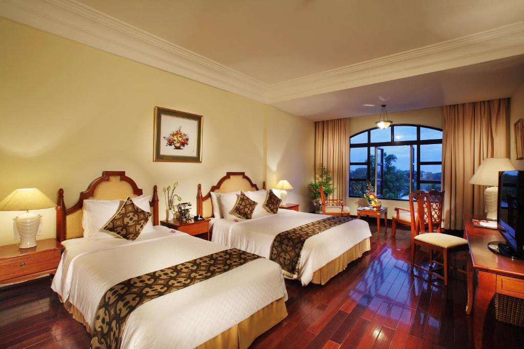 Двухместный (Двухместный номер «Делюкс Премиум» с 1 кроватью или 2 отдельными кроватями, вид на реку) отеля Saigon Morin Hotel, Хюэ