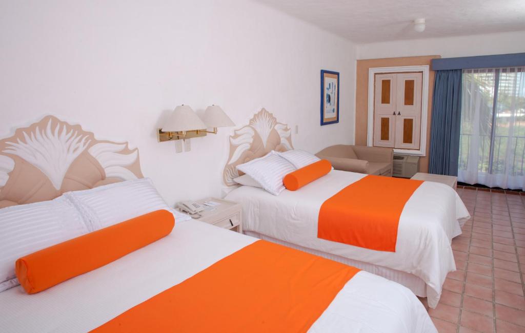 Двухместный (Стандартный двухместный номер с 2 отдельными кроватями) отеля Flamingo Vallarta Hotel & Marina, Пуэрто-Вальярта