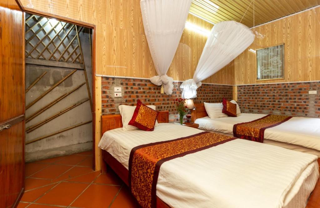 Двухместный (Двухместный номер с 2 отдельными кроватями и общей ванной комнатой) семейного отеля Hoalu Ecolodge Homestay, Ниньбинь