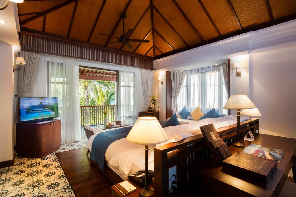 Двухместный (Номер «Премиум» с кроватью размера «king-size», вид на море) курортного отеля The Anam Resort, Камрань