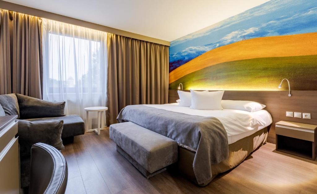 Двухместный (Номер Делюкс с кроватью размера «king-size») отеля Expo Hotel, Прага