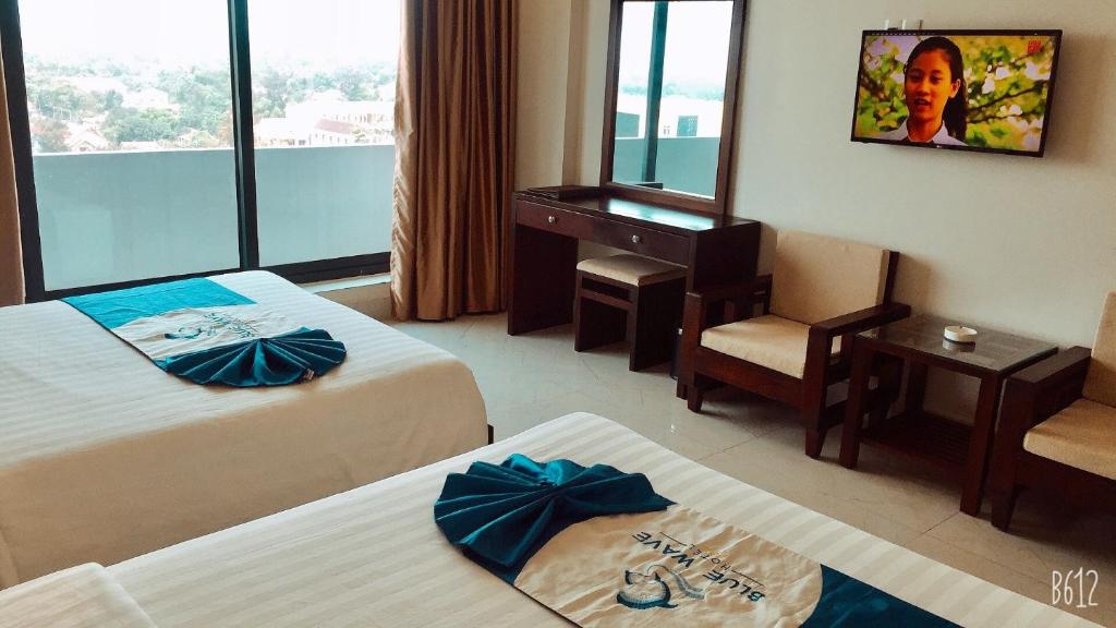 Двухместный (Номер Делюкс с 2 кроватями размера «queen-size») отеля Blue Wave Cua Lo Hotel, Винь