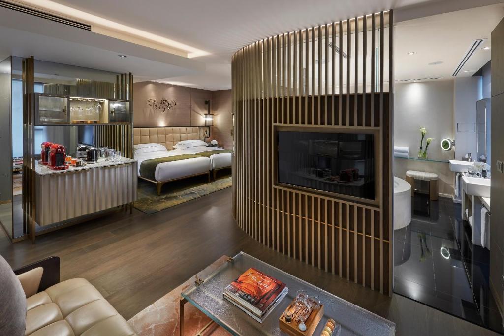 Двухместный (L600 Deluxe Double Room) отеля The Landmark Mandarin Oriental Hong Kong, Гонконг (город)