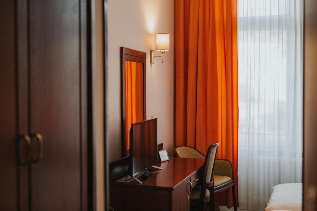 Двухместный (Двухместный номер с 2 отдельными кроватями) отеля Hotel Central, Осиек