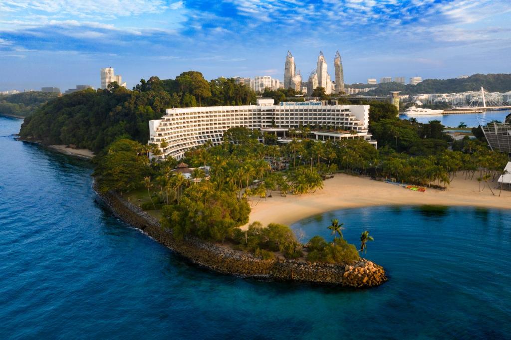 Двухместный (Специальное предложение: Номер Делюкс с видом на море — Только для вакцинированных гостей) курортного отеля Shangri-La's Rasa Sentosa Resort & Spa, Сингапур (город)