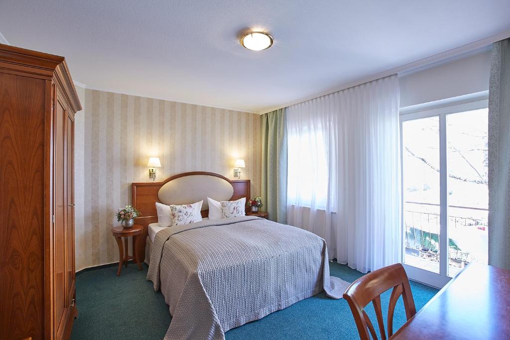 Двухместный (Двухместный номер с 1 кроватью или 2 отдельными кроватями и балконом) отеля Hotel Beek, Баден-Баден