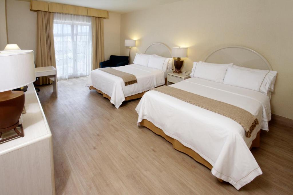 Двухместный (Двухместный номер с 2 двуспальными кроватями - Для некурящих) отеля Holiday Inn Express Torreon, Торреон
