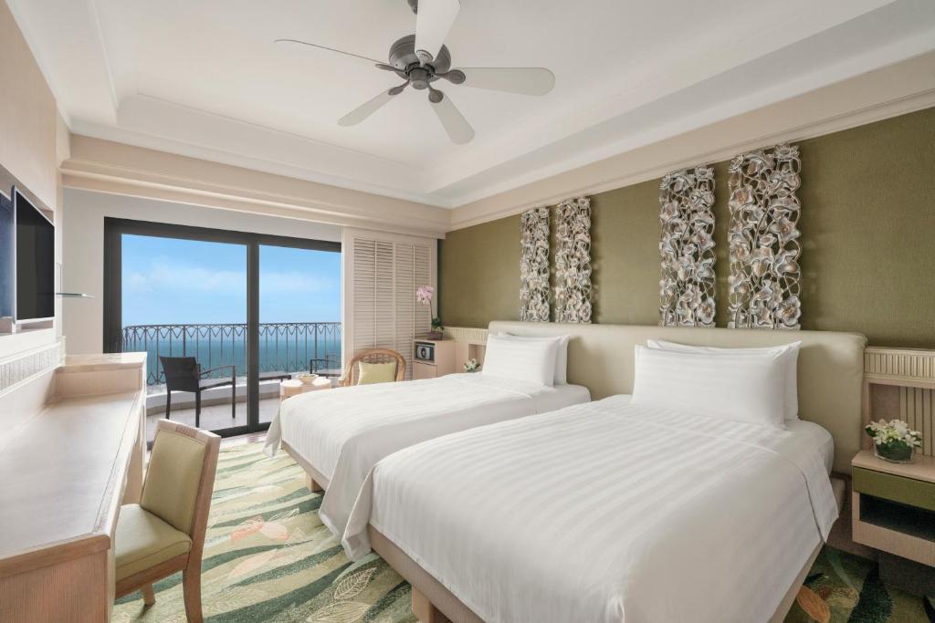 Двухместный (Двухместный номер с 2 отдельными кроватями и панорамным видом на море) курортного отеля Shangri-La's Rasa Sentosa Resort & Spa, Сингапур (город)