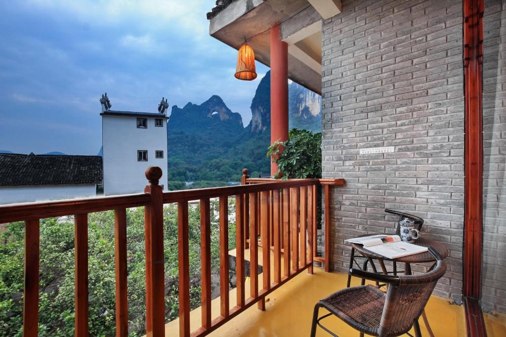 Двухместный (Номер с кроватью размера «queen-size» и балконом), Yangshuo Village Inn