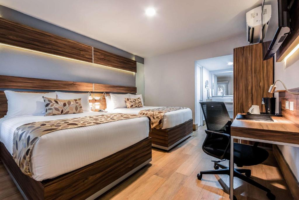 Семейный (Двухместный номер с 2 двуспальными кроватями - Для некурящих) отеля Best Western PLUS Royal Courts, Монтеррей