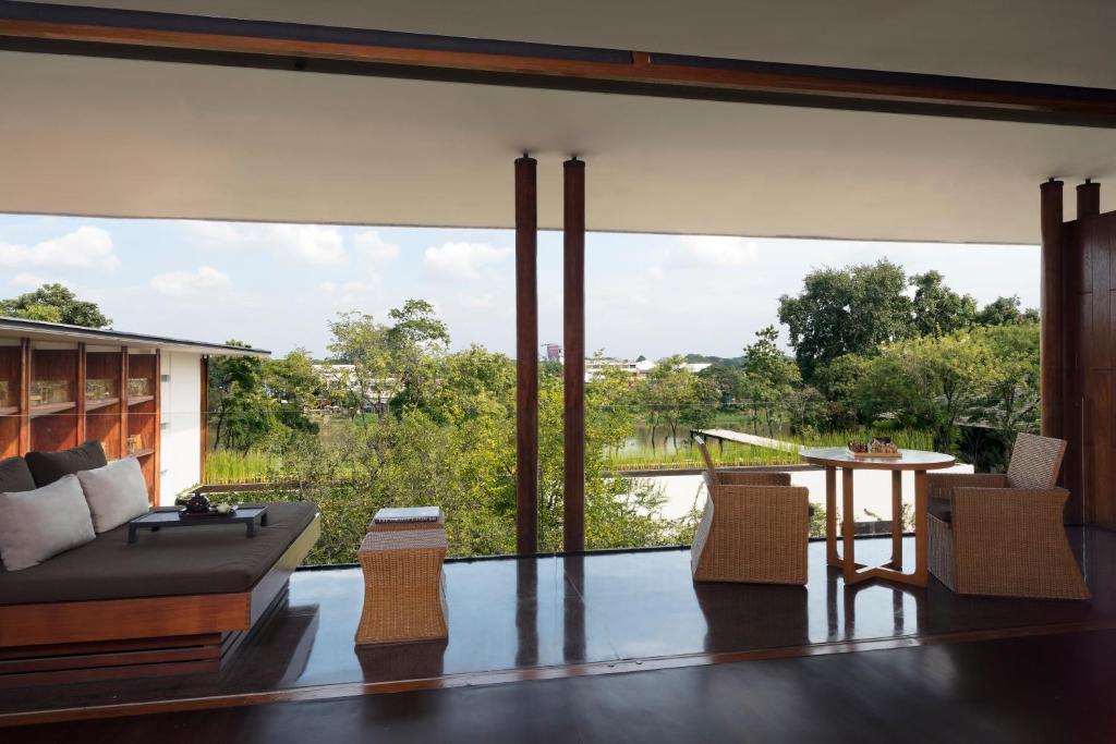 Сьюит (Предложение «Домашний отдых» - Люкс Kasara с видом на реку) курортного отеля Anantara Chiang Mai Resort, Чиангмай