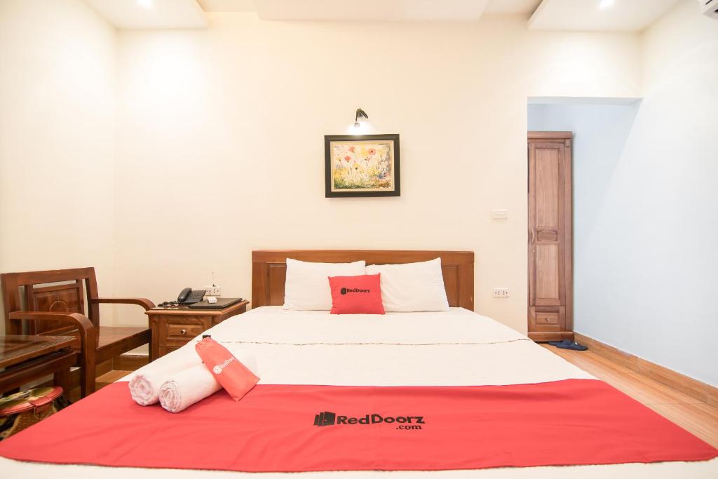 Двухместный (Улучшенный двухместный номер с 1 кроватью) отеля Nguyen Hung Hotel, Ханой