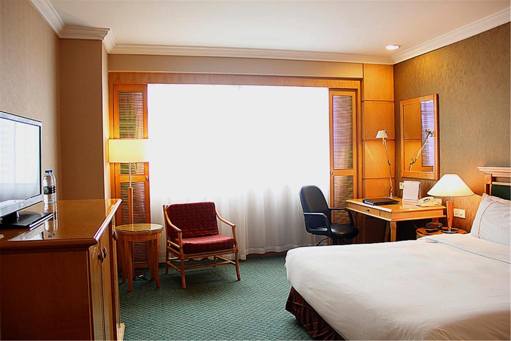 Двухместный (Улучшенный номер с кроватью размера «queen-size») отеля Grand Park Wuxi, Уси