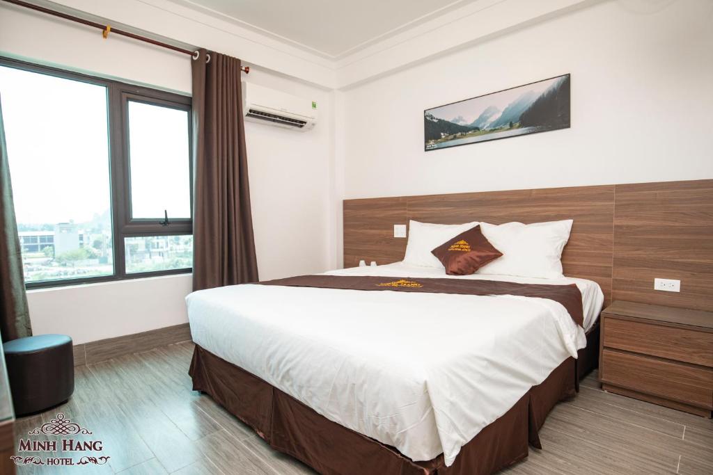 Двухместный (Номер с кроватью размера «king-size» и видом на горы) отеля Minh Hang Hotel 2, Тхань Хоа