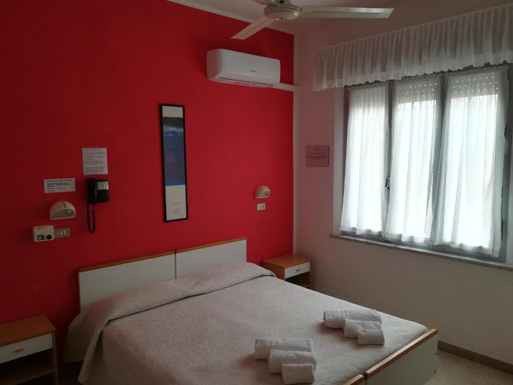 Двухместный (Двухместный номер с 1 кроватью или 2 отдельными кроватями) отеля Hotel Pigalle, Римини