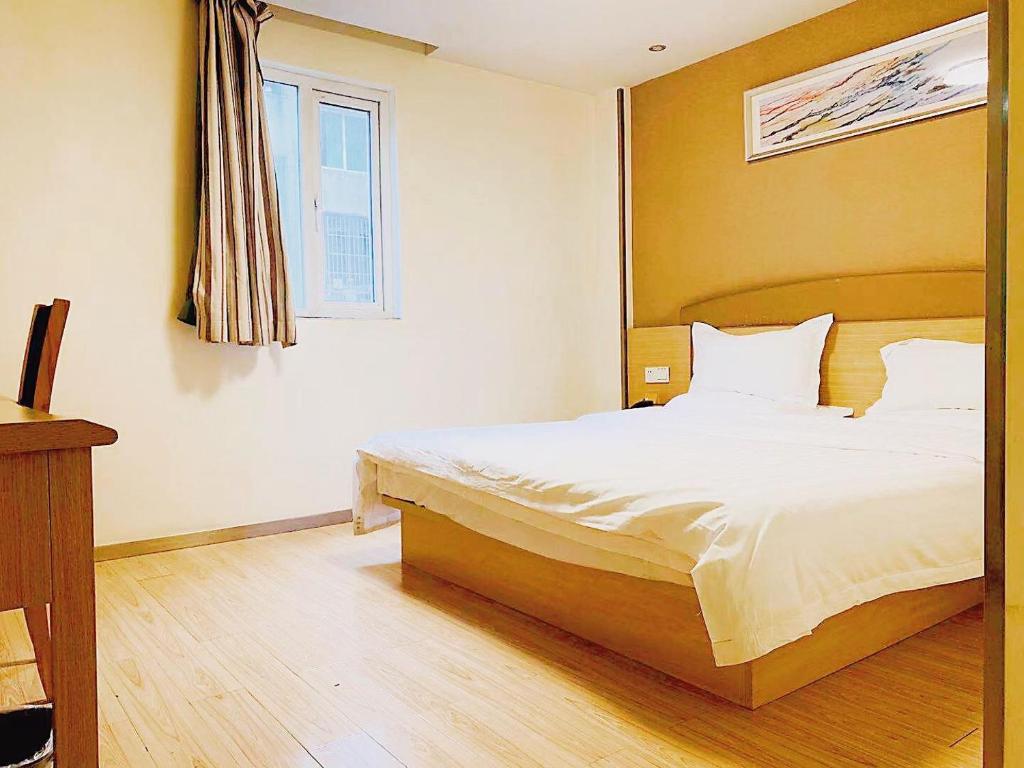 Двухместный (Улучшенный номер с кроватью размера «queen-size») отеля 7Days Inn Changsha Dingwangtai, Чанша