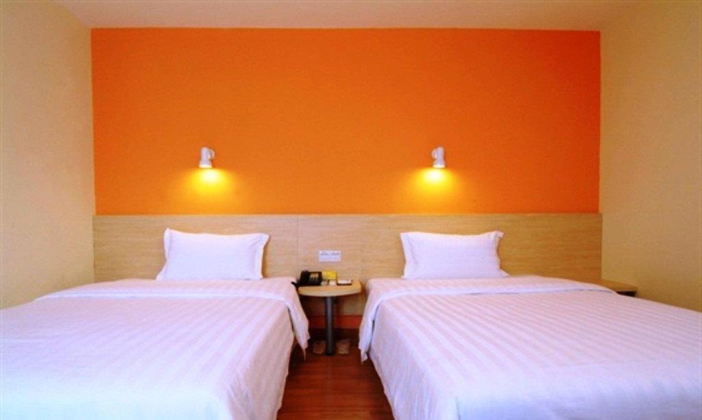 Двухместный (Двухместный номер бизнес-класса с 2 отдельными кроватями) отеля 7Days Inn Sanya Dadonghai, Санья