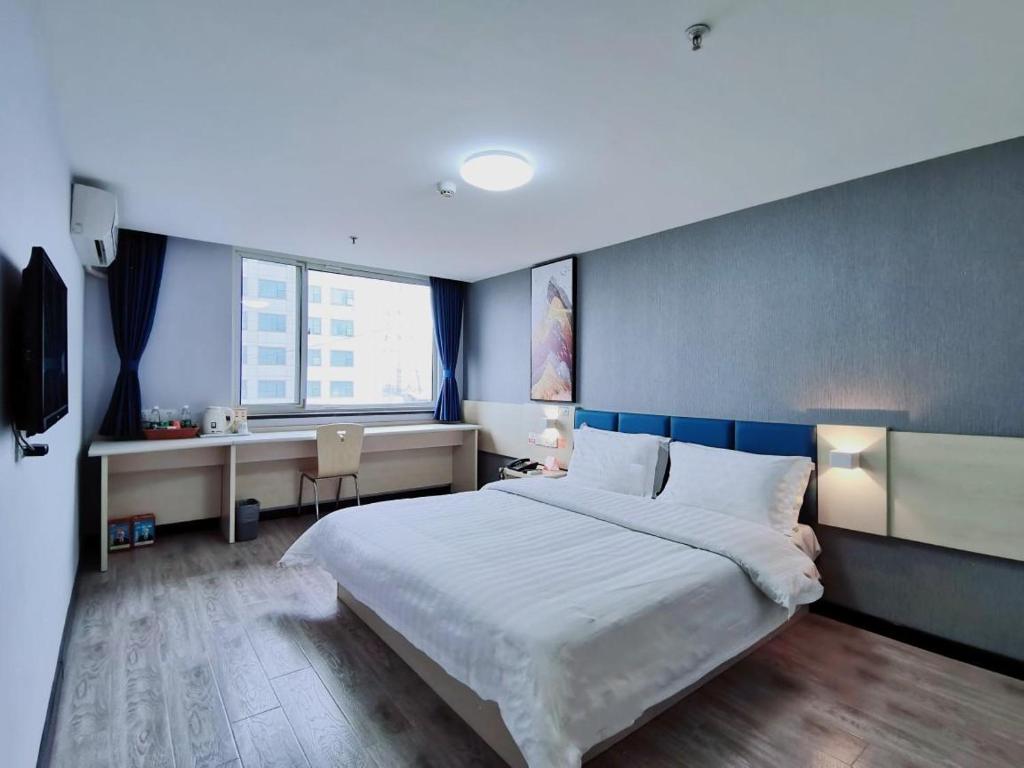 Двухместный (Избранный номер с кроватью размера «king-size») отеля 7Days Inn Xi'an North Street Subway Station Lianhu Park, Сиань