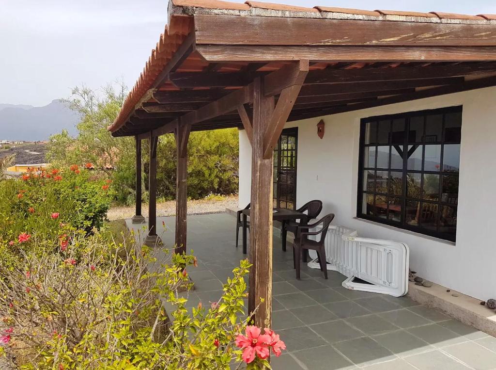 House with 2 bedrooms in Los Llanos with wonderful sea view furnished garden and WiFi 9 km from the beach