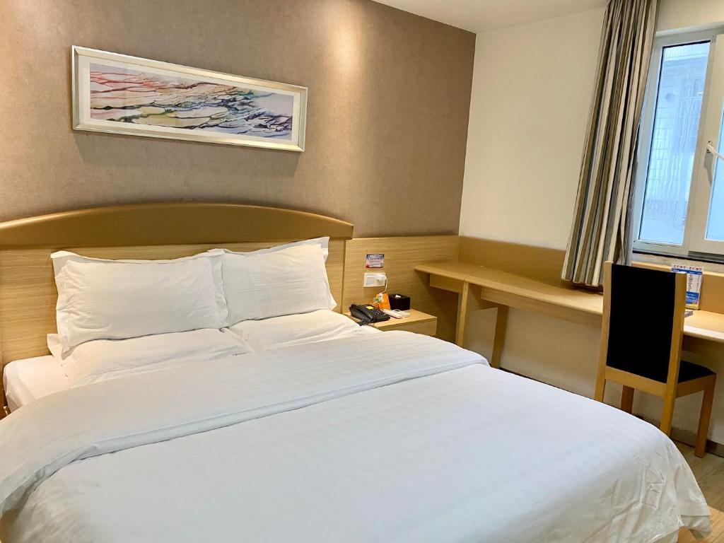 Двухместный (Улучшенный номер с кроватью размера «queen-size») отеля 7Days Inn Nanning langxi branch, Наньнин