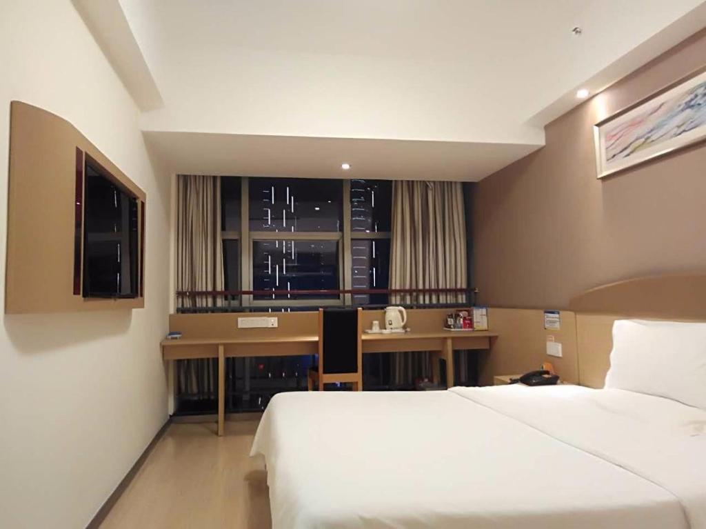 Двухместный (Улучшенный номер с кроватью размера «queen-size») отеля 7Days Inn Chengdu Chunxi Road, Чэнду