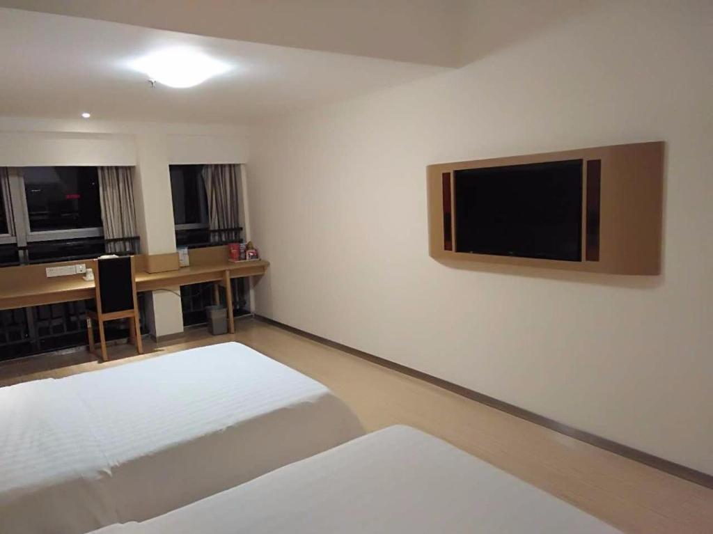 Двухместный (Улучшенный двухместный номер с 2 отдельными кроватями) отеля 7Days Inn Chengdu Chunxi Road, Чэнду