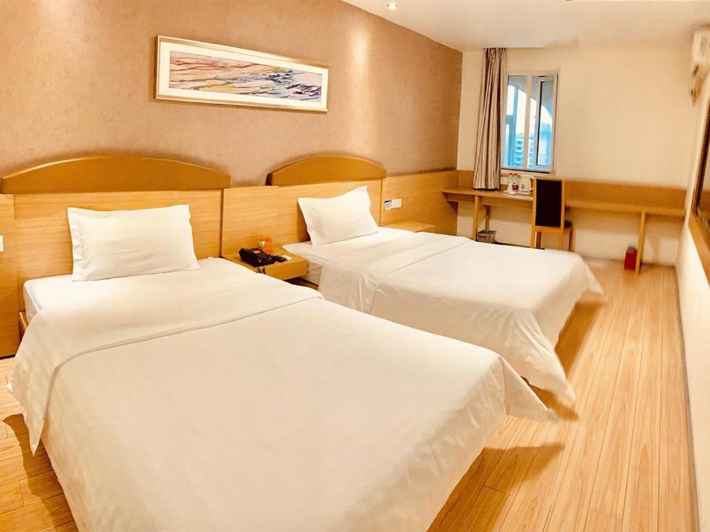 Двухместный (Улучшенный двухместный номер с 2 отдельными кроватями) отеля 7Days Inn Chengdu Kuanzhai Xiangzi Vancouver Square, Чэнду