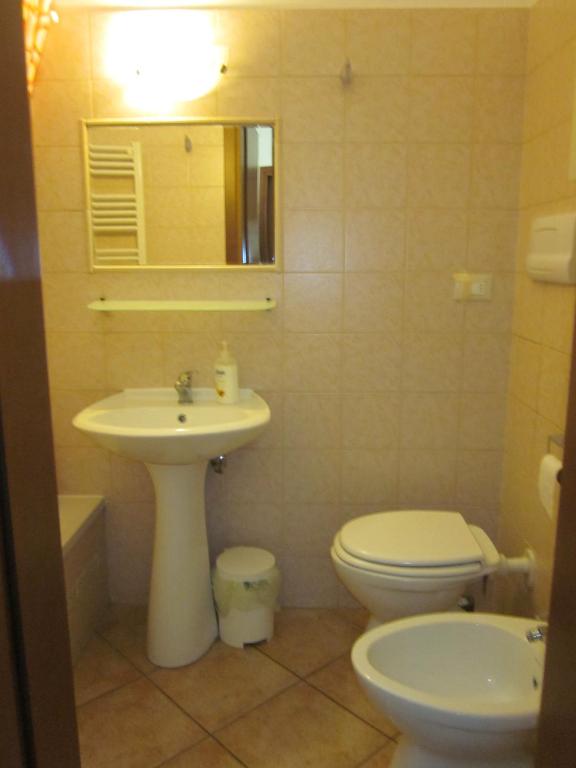 Двухместный (Двухместный номер с 1 кроватью и общей ванной комнатой) отеля B & B Livia Oliva, Венеция-Лидо