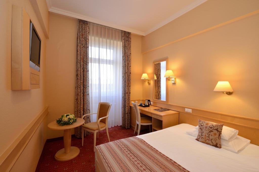 Двухместный (Улучшенный двухместный номер с 1 кроватью) отеля Hotel Palatinus City Center, Печ