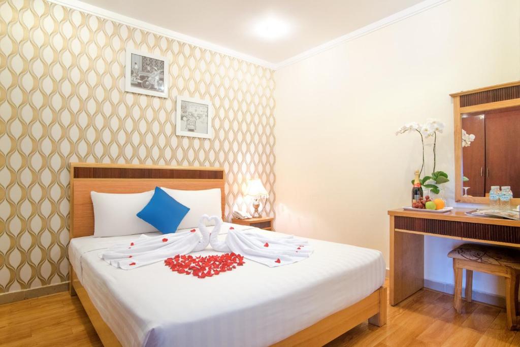 Двухместный (Улучшенный двухместный номер с 1 кроватью или 2 отдельными кроватями) отеля Blessing Central Hotel Saigon, Хошимин