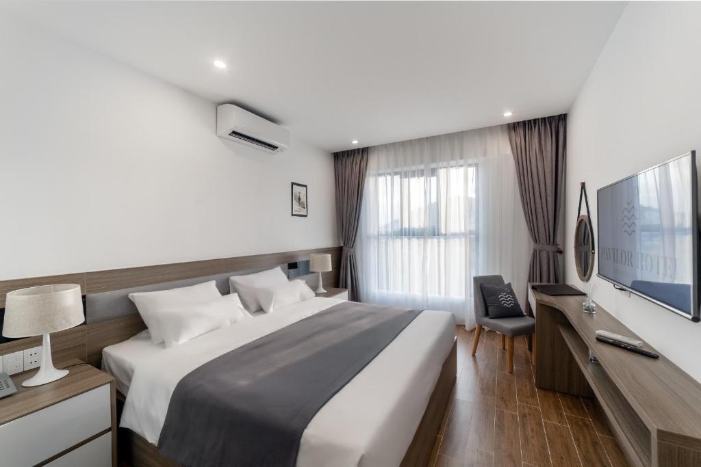 Двухместный (Улучшенный двухместный номер с 1 кроватью) отеля PAVILOR HOTEL NHA TRANG, Нячанг