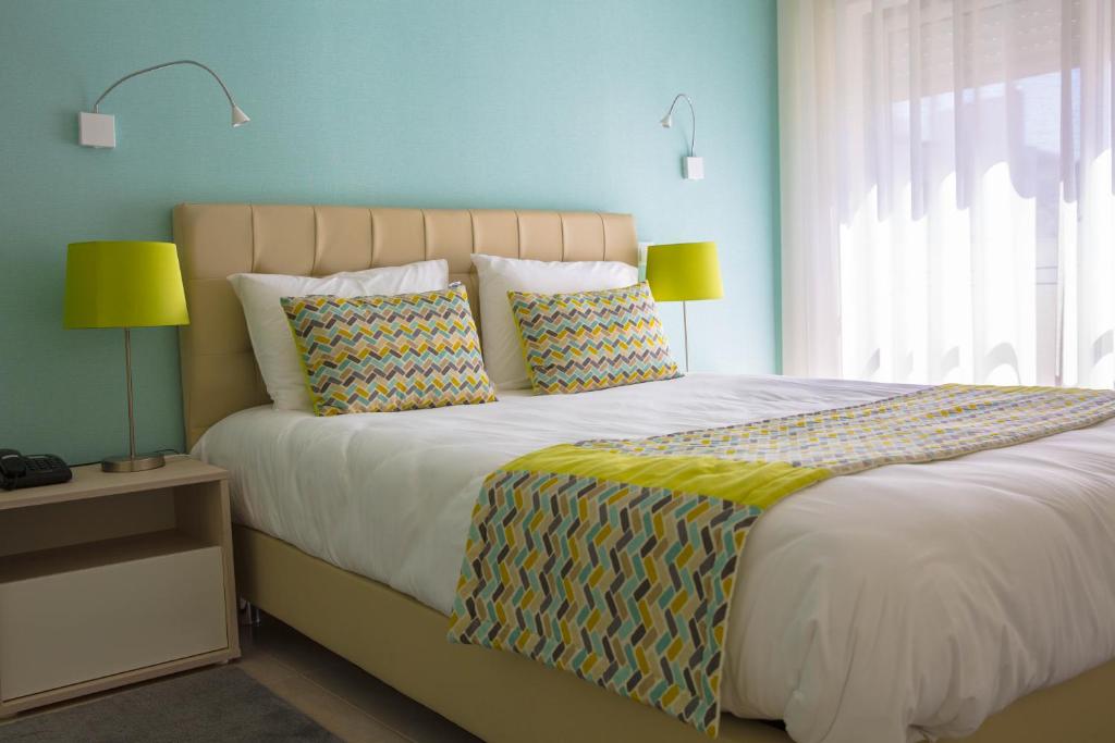 Двухместный (Двухместный номер с 1 кроватью или 2 отдельными кроватями и дополнительной кроватью (для 2 взрослых и 1 ребенка)) отеля Hotel Ancora Mar, Назаре
