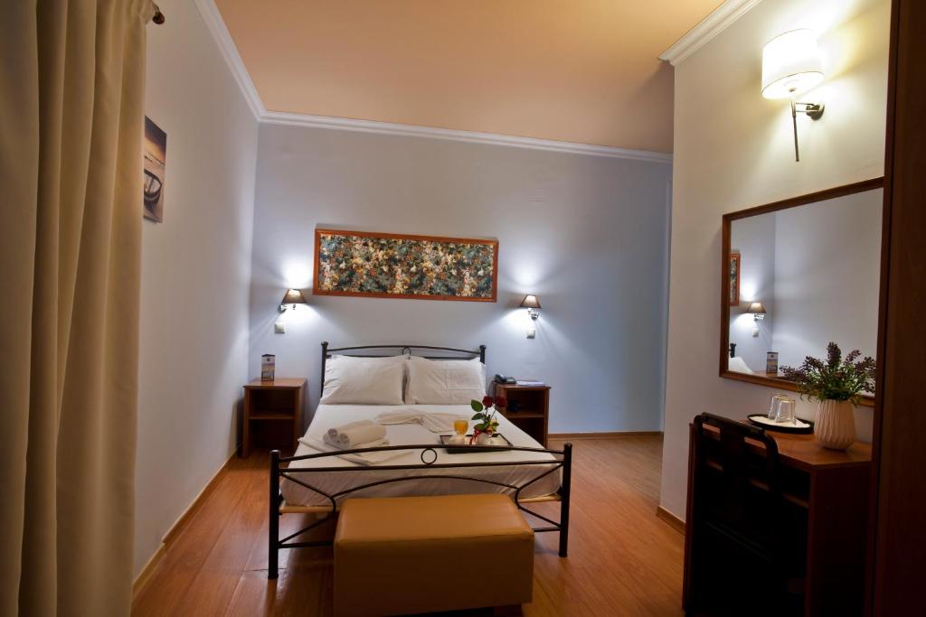 Двухместный (Двухместный номер с 1 кроватью и боковым видом на море) отеля Grand Hotel Loutraki, Лоутраки