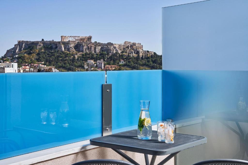Двухместный (Улучшенный номер с балконом и видом на Акрополь) отеля Arion Athens Hotel, Афины