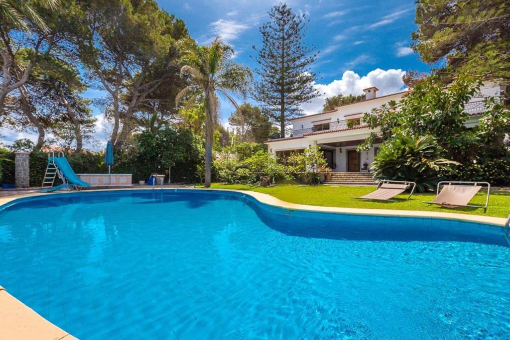 Villa with 5 bedrooms in Denia with private pool furnished terrace and WiFi 50 m from the beach