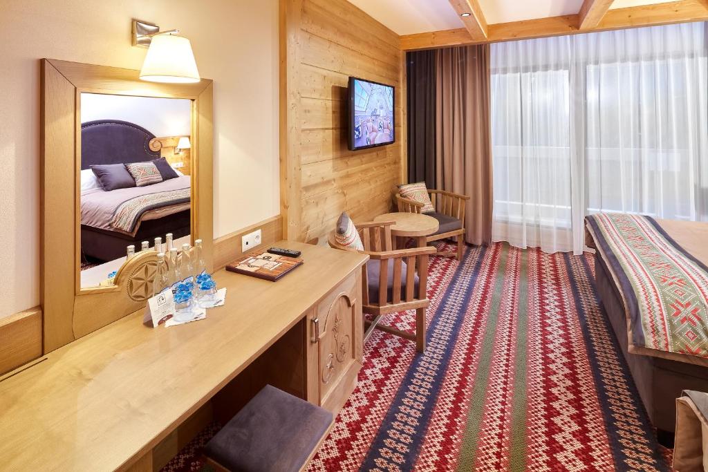 Двухместный (Улучшенный двухместный номер с неограниченным доступом в термальный комплекс Terma Bania) отеля Hotel Bania Thermal & Ski, Бялка